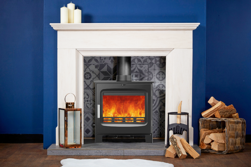 Woodford - Chadwick 5 - 4.6kW Multi-fuel Stove with flames in a white fireplace suite in a blue living room